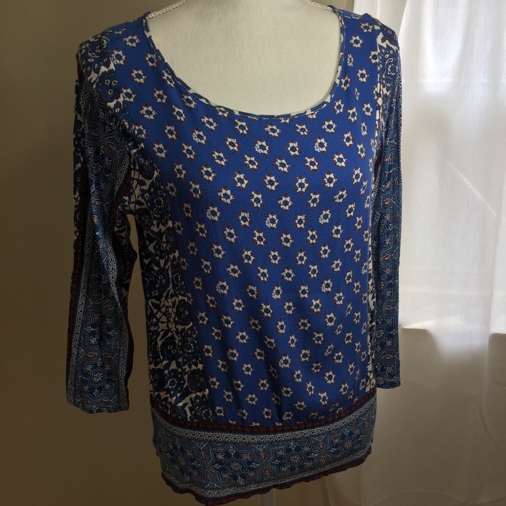 Lucky blue split back mixed floral print woven top